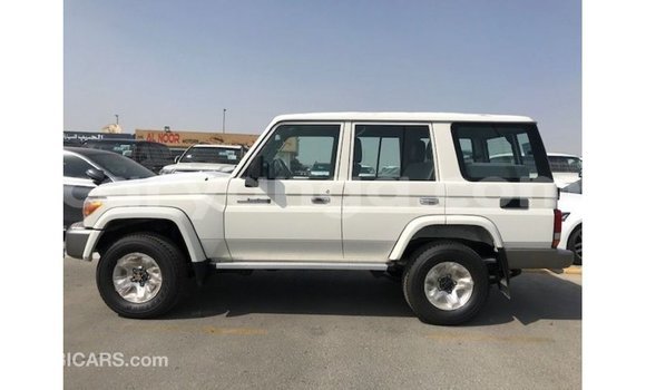 Buy Import Toyota Land Cruiser White Car in Import - Dubai in Malawi Buy Import Toyota Land Cruiser White Car in Import - Dubai in Malawi