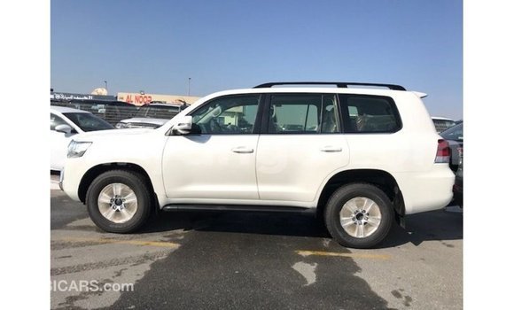 Buy Import Toyota Land Cruiser White Car in Import - Dubai in Malawi Buy Import Toyota Land Cruiser White Car in Import - Dubai in Malawi