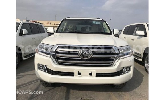 Acheter Import Voiture Toyota Land Cruiser Blanc à Import - Dubai, Malawi Acheter Import Voiture Toyota Land Cruiser Blanc à Import - Dubai, Malawi