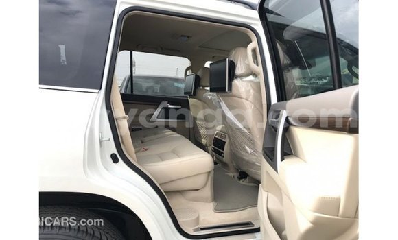 Acheter Import Voiture Toyota Land Cruiser Blanc à Import - Dubai, Malawi Acheter Import Voiture Toyota Land Cruiser Blanc à Import - Dubai, Malawi
