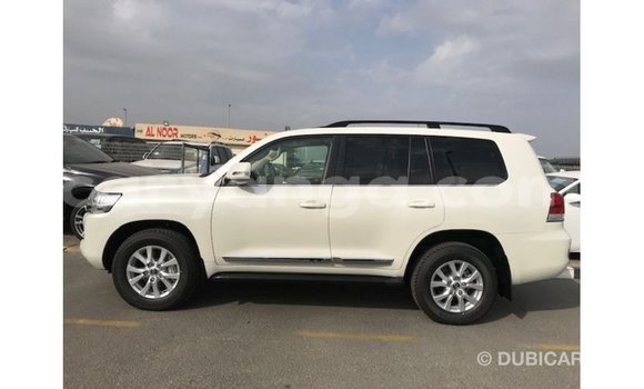 Acheter Import Voiture Toyota Land Cruiser Blanc à Import - Dubai, Malawi Acheter Import Voiture Toyota Land Cruiser Blanc à Import - Dubai, Malawi