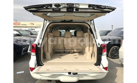Acheter Import Voiture Toyota Land Cruiser Blanc à Import - Dubai, Malawi Acheter Import Voiture Toyota Land Cruiser Blanc à Import - Dubai, Malawi