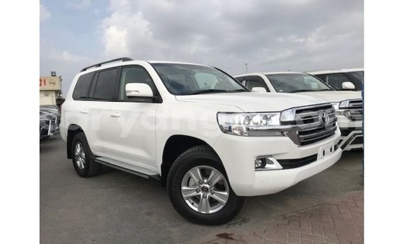 Acheter Import Voiture Toyota Land Cruiser Blanc à Import - Dubai, Malawi Acheter Import Voiture Toyota Land Cruiser Blanc à Import - Dubai, Malawi