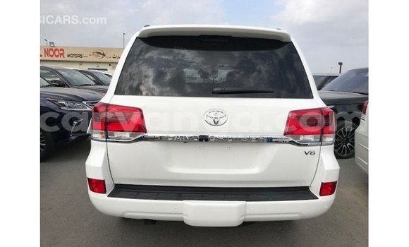 Acheter Import Voiture Toyota Land Cruiser Blanc à Import - Dubai, Malawi Acheter Import Voiture Toyota Land Cruiser Blanc à Import - Dubai, Malawi