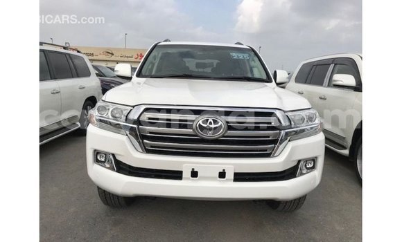 Acheter Import Voiture Toyota Land Cruiser Blanc à Import - Dubai, Malawi Acheter Import Voiture Toyota Land Cruiser Blanc à Import - Dubai, Malawi