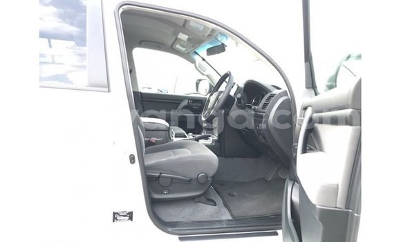 Acheter Import Voiture Toyota Land Cruiser Blanc à Import - Dubai, Malawi Acheter Import Voiture Toyota Land Cruiser Blanc à Import - Dubai, Malawi