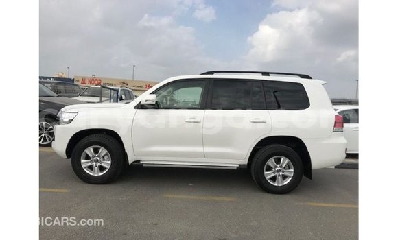 Acheter Import Voiture Toyota Land Cruiser Blanc à Import - Dubai, Malawi Acheter Import Voiture Toyota Land Cruiser Blanc à Import - Dubai, Malawi