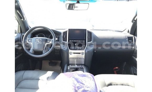 Acheter Import Voiture Toyota Land Cruiser Blanc à Import - Dubai, Malawi Acheter Import Voiture Toyota Land Cruiser Blanc à Import - Dubai, Malawi