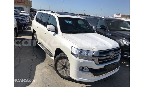 Acheter Import Voiture Toyota Land Cruiser Blanc à Import - Dubai, Malawi Acheter Import Voiture Toyota Land Cruiser Blanc à Import - Dubai, Malawi