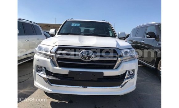 Acheter Import Voiture Toyota Land Cruiser Blanc à Import - Dubai, Malawi Acheter Import Voiture Toyota Land Cruiser Blanc à Import - Dubai, Malawi
