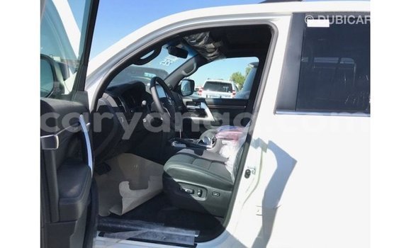 Acheter Import Voiture Toyota Land Cruiser Blanc à Import - Dubai, Malawi Acheter Import Voiture Toyota Land Cruiser Blanc à Import - Dubai, Malawi