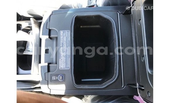 Acheter Import Voiture Toyota Land Cruiser Blanc à Import - Dubai, Malawi Acheter Import Voiture Toyota Land Cruiser Blanc à Import - Dubai, Malawi