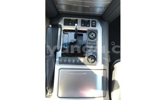 Acheter Import Voiture Toyota Land Cruiser Blanc à Import - Dubai, Malawi Acheter Import Voiture Toyota Land Cruiser Blanc à Import - Dubai, Malawi