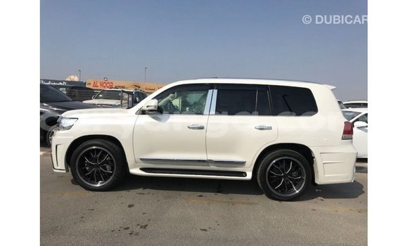 Buy Import Toyota Land Cruiser White Car in Import - Dubai in Malawi Buy Import Toyota Land Cruiser White Car in Import - Dubai in Malawi