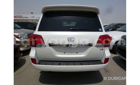 Acheter Import Voiture Toyota Land Cruiser Blanc à Import - Dubai, Malawi Acheter Import Voiture Toyota Land Cruiser Blanc à Import - Dubai, Malawi