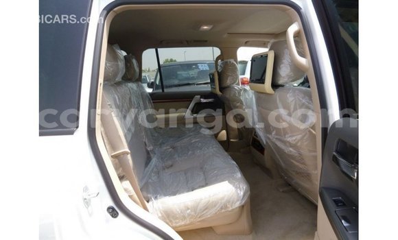 Acheter Import Voiture Toyota Land Cruiser Blanc à Import - Dubai, Malawi Acheter Import Voiture Toyota Land Cruiser Blanc à Import - Dubai, Malawi
