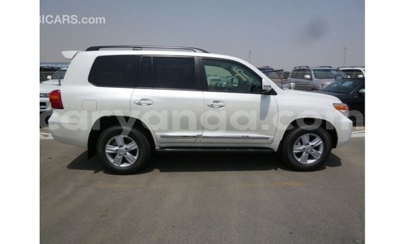 Acheter Import Voiture Toyota Land Cruiser Blanc à Import - Dubai, Malawi Acheter Import Voiture Toyota Land Cruiser Blanc à Import - Dubai, Malawi