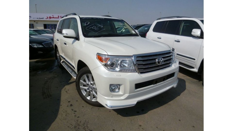 Buy import toyota land cruiser white car in import - dubai