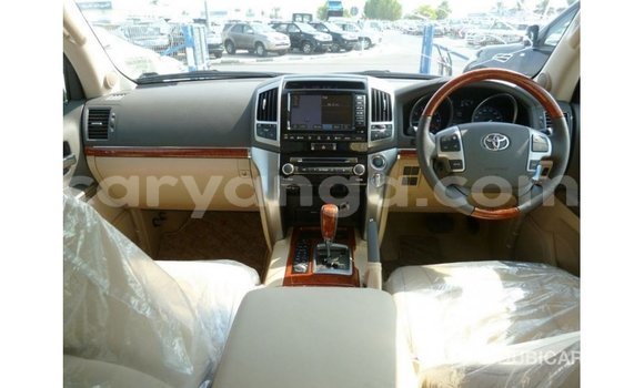 Acheter Import Voiture Toyota Land Cruiser Blanc à Import - Dubai, Malawi Acheter Import Voiture Toyota Land Cruiser Blanc à Import - Dubai, Malawi