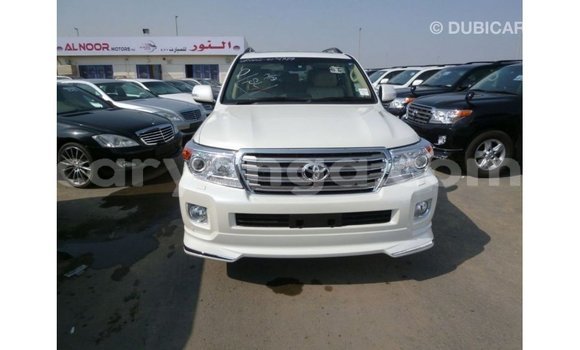 Acheter Import Voiture Toyota Land Cruiser Blanc à Import - Dubai, Malawi Acheter Import Voiture Toyota Land Cruiser Blanc à Import - Dubai, Malawi
