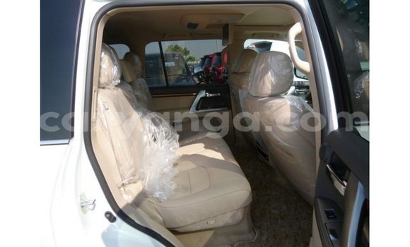 Acheter Import Voiture Toyota Land Cruiser Blanc à Import - Dubai, Malawi Acheter Import Voiture Toyota Land Cruiser Blanc à Import - Dubai, Malawi
