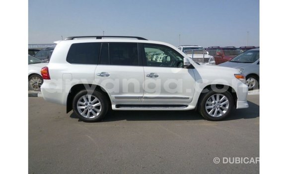 Acheter Import Voiture Toyota Land Cruiser Blanc à Import - Dubai, Malawi Acheter Import Voiture Toyota Land Cruiser Blanc à Import - Dubai, Malawi