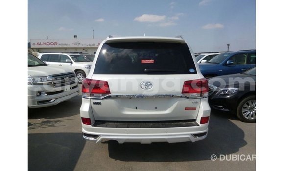 Buy Import Toyota Land Cruiser White Car in Import - Dubai in Malawi Buy Import Toyota Land Cruiser White Car in Import - Dubai in Malawi