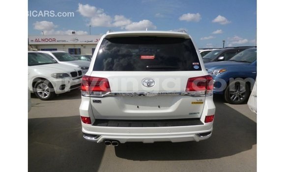 Buy Import Toyota Land Cruiser White Car in Import - Dubai in Malawi Buy Import Toyota Land Cruiser White Car in Import - Dubai in Malawi