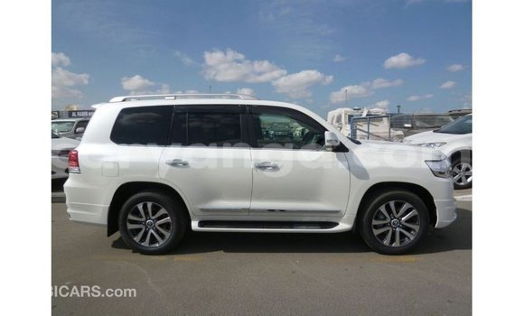 Buy Import Toyota Land Cruiser White Car in Import - Dubai in Malawi Buy Import Toyota Land Cruiser White Car in Import - Dubai in Malawi
