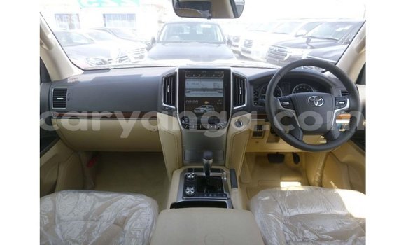 Acheter Import Voiture Toyota Land Cruiser Blanc à Import - Dubai, Malawi Acheter Import Voiture Toyota Land Cruiser Blanc à Import - Dubai, Malawi