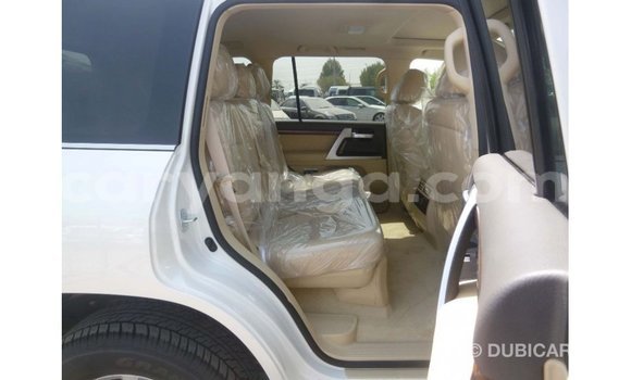 Acheter Import Voiture Toyota Land Cruiser Blanc à Import - Dubai, Malawi Acheter Import Voiture Toyota Land Cruiser Blanc à Import - Dubai, Malawi