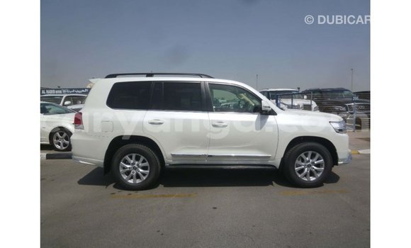 Acheter Import Voiture Toyota Land Cruiser Blanc à Import - Dubai, Malawi Acheter Import Voiture Toyota Land Cruiser Blanc à Import - Dubai, Malawi