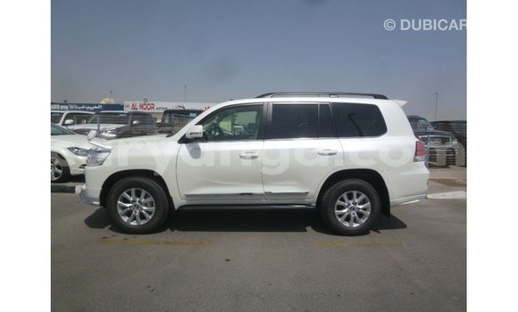 Acheter Import Voiture Toyota Land Cruiser Blanc à Import - Dubai, Malawi Acheter Import Voiture Toyota Land Cruiser Blanc à Import - Dubai, Malawi