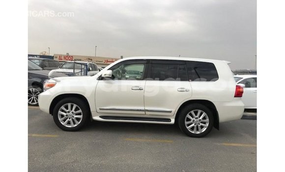 Buy Import Toyota Land Cruiser White Car in Import - Dubai in Malawi Buy Import Toyota Land Cruiser White Car in Import - Dubai in Malawi