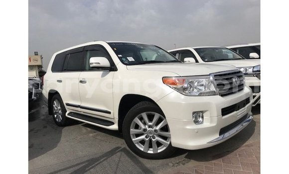 Buy Import Toyota Land Cruiser White Car in Import - Dubai in Malawi Buy Import Toyota Land Cruiser White Car in Import - Dubai in Malawi