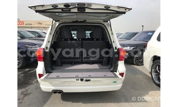 Buy Import Toyota Land Cruiser White Car in Import - Dubai in Malawi Buy Import Toyota Land Cruiser White Car in Import - Dubai in Malawi