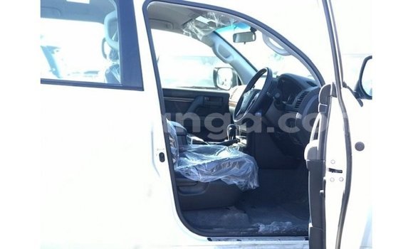 Buy Import Toyota Land Cruiser White Car in Import - Dubai in Malawi Buy Import Toyota Land Cruiser White Car in Import - Dubai in Malawi