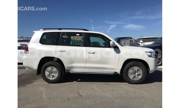 Buy Import Toyota Land Cruiser White Car in Import - Dubai in Malawi Buy Import Toyota Land Cruiser White Car in Import - Dubai in Malawi