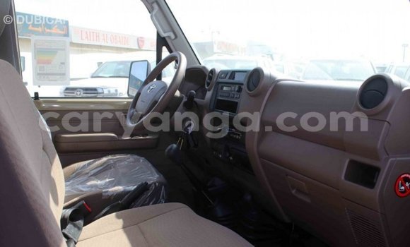 Nunua Imported Toyota Land Cruiser Beige Gari ndani ya Import - Dubai nchini Malawi Nunua Imported Toyota Land Cruiser Beige Gari ndani ya Import - Dubai nchini Malawi