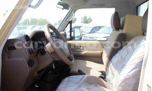 Nunua Imported Toyota Land Cruiser Beige Gari ndani ya Import - Dubai nchini Malawi Nunua Imported Toyota Land Cruiser Beige Gari ndani ya Import - Dubai nchini Malawi