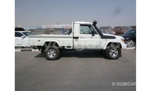 Acheter Import Voiture Toyota Land Cruiser Blanc à Import - Dubai, Malawi Acheter Import Voiture Toyota Land Cruiser Blanc à Import - Dubai, Malawi