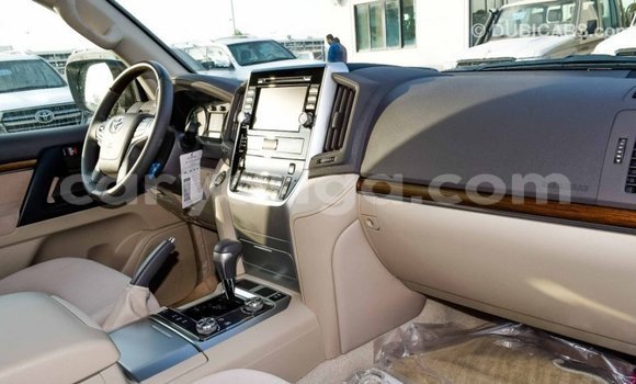 Buy Import Toyota Land Cruiser White Car in Import - Dubai in Malawi Buy Import Toyota Land Cruiser White Car in Import - Dubai in Malawi