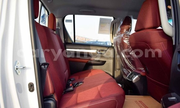 Nunua Imported Toyota Hilux White Gari ndani ya Import - Dubai nchini Malawi Nunua Imported Toyota Hilux White Gari ndani ya Import - Dubai nchini Malawi