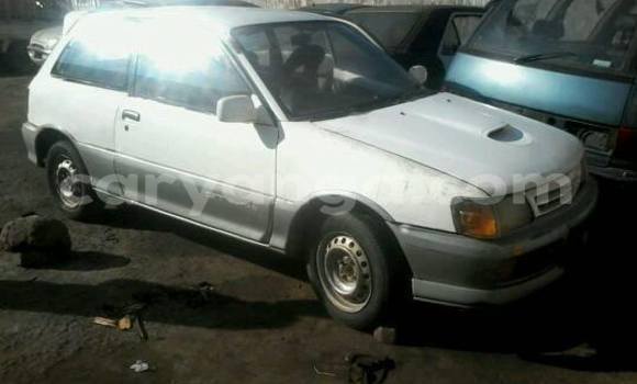 Nunua Ilio tumika Toyota Starlet White Gari ndani ya Limbe nchini Malawi Nunua Ilio tumika Toyota Starlet White Gari ndani ya Limbe nchini Malawi