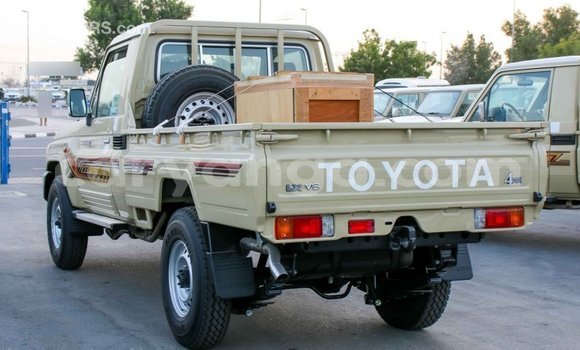 Buy Import Toyota Land Cruiser Beige Car in Import - Dubai in Malawi Buy Import Toyota Land Cruiser Beige Car in Import - Dubai in Malawi