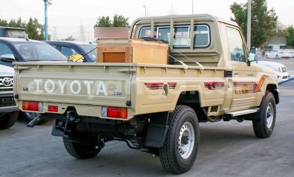 Buy Import Toyota Land Cruiser Beige Car in Import - Dubai in Malawi Buy Import Toyota Land Cruiser Beige Car in Import - Dubai in Malawi