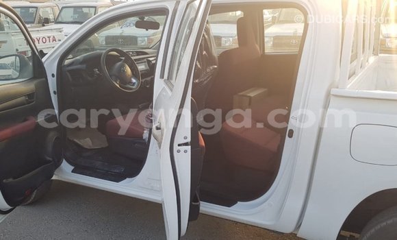 Nunua Imported Toyota Hilux White Gari ndani ya Import - Dubai nchini Malawi Nunua Imported Toyota Hilux White Gari ndani ya Import - Dubai nchini Malawi