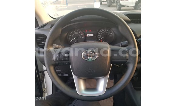 Nunua Imported Toyota Hilux White Gari ndani ya Import - Dubai nchini Malawi Nunua Imported Toyota Hilux White Gari ndani ya Import - Dubai nchini Malawi