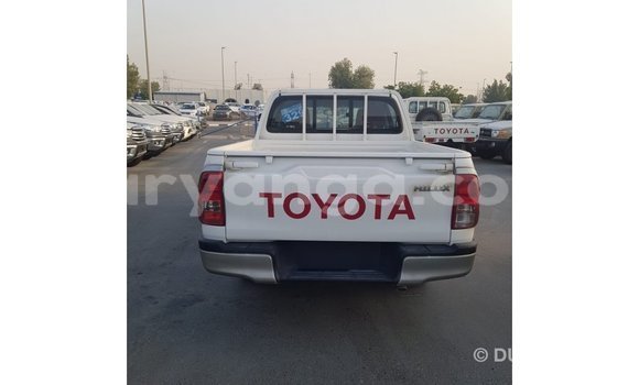 Nunua Imported Toyota Hilux White Gari ndani ya Import - Dubai nchini Malawi Nunua Imported Toyota Hilux White Gari ndani ya Import - Dubai nchini Malawi