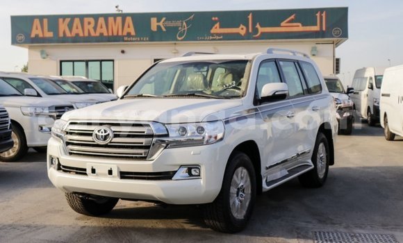 Acheter Import Voiture Toyota Land Cruiser Blanc à Import - Dubai, Malawi Acheter Import Voiture Toyota Land Cruiser Blanc à Import - Dubai, Malawi